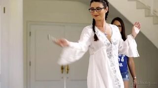 Alice aphroditéval vadul szeretkezik éjjel