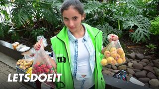 Latin milf mary gomez arcára spriccel a forró dugás után