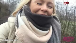 Kerékpáros tini nedves puncit dörzsöli