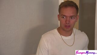 Kenzie Love figyeli, hogy a mostoha fia megdugja a szűz pináját – szigorú anyai tanács