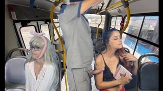 Dörzsölődős perverz játék a buszon szexi nőkkel nyilvánosan!
