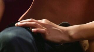 De'Bella a buja milf anyuka aki mohón falta a vastag farkat a forró pornós jelenetben