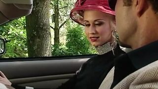 Szőke feleség három farkat kap ajándékba férjétől a születésnapjára