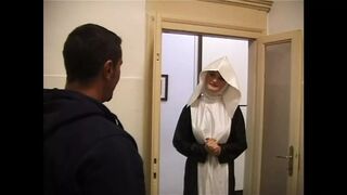 Veronica Belli mohón élvezi a maszkos pasas vastag farkát teljes HD-n