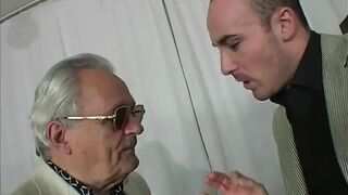 Old Pigs – Szőke lány dupla hátsó behatolásban a vad hármasban