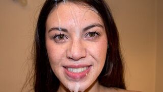 Tiffany Doll torkába csúszik a vastag francia farok a castingon és forró ondó fröccsen a szájára