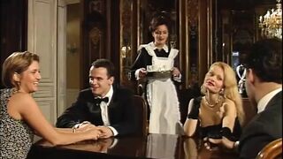 Rossana Doll mohón nyargal Herve Pierre Gustave vastag farkán, minden lökésre elélvezve