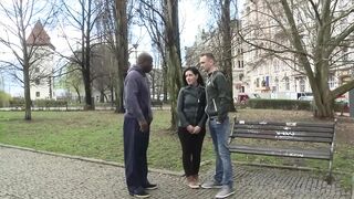 Forró fekete meglepetés a feleségnek – intenzív cuckold est a SzexiPáros csatornán