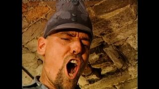 Horst Baron annyi pisit spriccel a börtönös méretes keblű lányra méretes farkával
